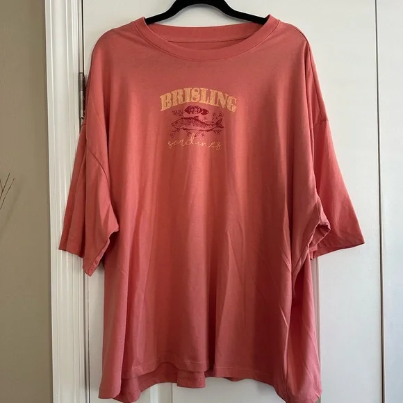 Vinyl Threads Coral Top 2X Oversized Tee Sardines - Picture 2 of 5